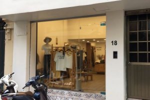Cho thuê nhà phố 2 phòng ngủ tại Trúc Bạch, Quận Ba Đình, Hà Nội